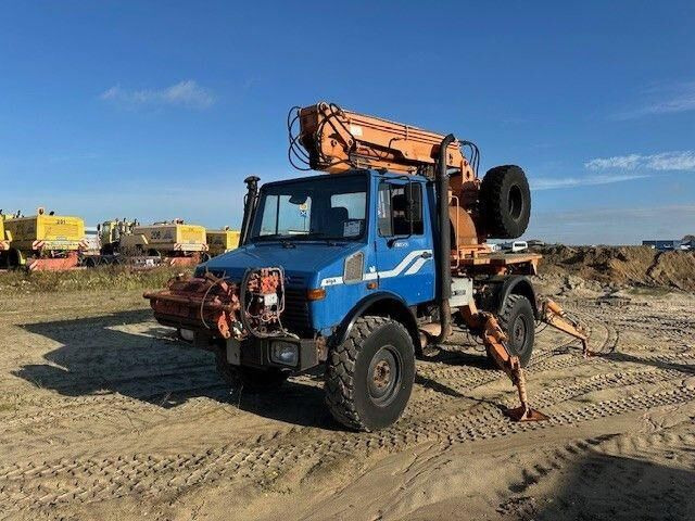 Unimog U 1450 4x4, Zug & Bergwinde, Kran, Greifer, AH - آلات الإنشاء: صورة 4 Unimog U 1450 4x4, Zug & Bergwinde, Kran, Greifer, AH - آلات الإنشاء: صورة 4