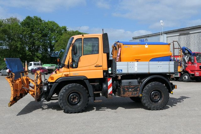 Unimog U 300 4x4, Schmidt, Streuer, Schild, Klima,27tkm - شاحنة توصيل مغلقة: صورة 3 Unimog U 300 4x4, Schmidt, Streuer, Schild, Klima,27tkm - شاحنة توصيل مغلقة: صورة 3