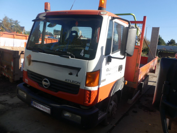Camion plateau ridelle Nissan Nissan Atleon (2009-220.000 km) ( vin: VWANGFTK085061188 ) - شاحنة سحب: صورة 1 Camion plateau ridelle Nissan Nissan Atleon (2009-220.000 km) ( vin: VWANGFTK085061188 ) - شاحنة سحب: صورة 1