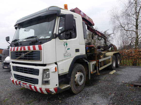 Camion porte container avec grue Volvo FM/FH 6X4 8.0 (2003-205.179 km) - ناقلة حاويات/ شاحنة حاويات: صورة 1 Camion porte container avec grue Volvo FM/FH 6X4 8.0 (2003-205.179 km) - ناقلة حاويات/ شاحنة حاويات: صورة 1