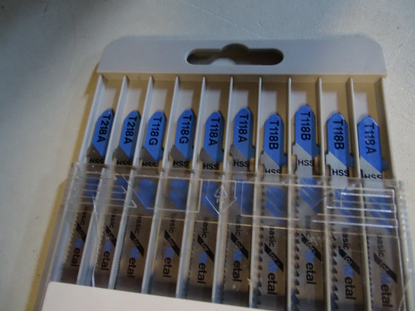 Coffret de 10 lames basic métal BOSCH T18A, T18B, T18G, Divers - معدات الانشاءات: صورة 2 Coffret de 10 lames basic métal BOSCH T18A, T18B, T18G, Divers - معدات الانشاءات: صورة 2