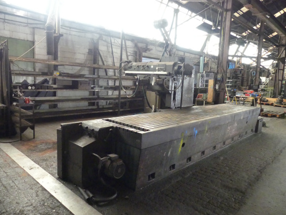 Fraiseuse universelle CNC 3 axes Huron RU 881 - آلة طحن المعادن: صورة 2 Fraiseuse universelle CNC 3 axes Huron RU 881 - آلة طحن المعادن: صورة 2