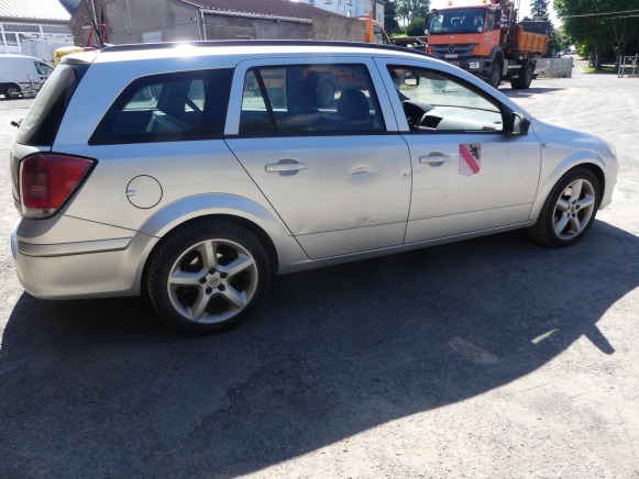 REF:TRF008 - Voiture Opel Astra break (2005-158.167 km) - سيارة: صورة 5 REF:TRF008 - Voiture Opel Astra break (2005-158.167 km) - سيارة: صورة 5