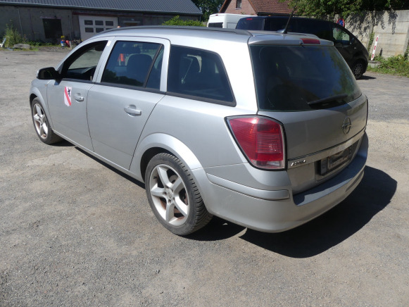 REF:TRF008 - Voiture Opel Astra break (2005-158.167 km) - سيارة: صورة 3 REF:TRF008 - Voiture Opel Astra break (2005-158.167 km) - سيارة: صورة 3
