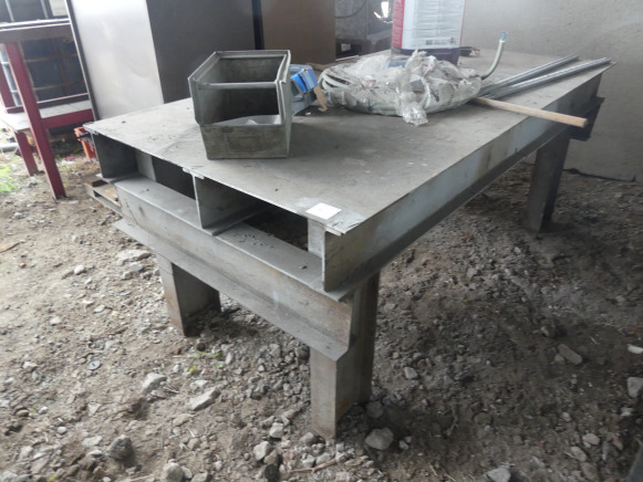 Table de soudure - آلة تصنيع المعادن: صورة 1 Table de soudure - آلة تصنيع المعادن: صورة 1