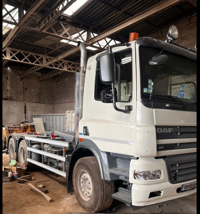 Tracteur routier DAF FAT CF-M4TN3 (2013-574.945 km-VIN:XLRAT85MC0E985264) - مقطورة السحب: صورة 2 Tracteur routier DAF FAT CF-M4TN3 (2013-574.945 km-VIN:XLRAT85MC0E985264) - مقطورة السحب: صورة 2