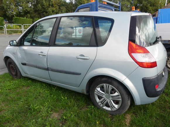 Voiture Renault Scenic 1.9 DCI - سيارة: صورة 3 Voiture Renault Scenic 1.9 DCI - سيارة: صورة 3