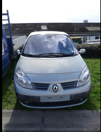 Voiture Renault Scenic 1.9 DCI - سيارة: صورة 1 Voiture Renault Scenic 1.9 DCI - سيارة: صورة 1
