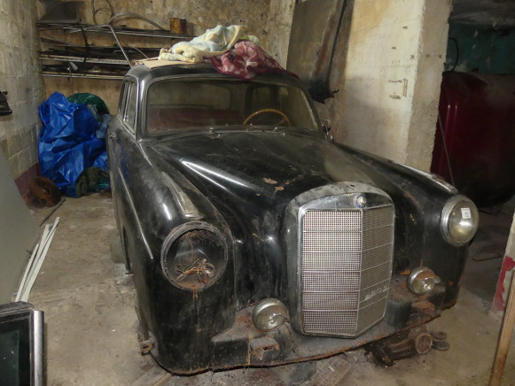 Voiture ancêtre Mercedes-Benz 220S Poton - سيارة: صورة 2 Voiture ancêtre Mercedes-Benz 220S Poton - سيارة: صورة 2