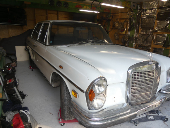 Voiture ancêtre Mercedes-Benz 280S (1972-83.435 km)(VIN: 10801610083599) - سيارة: صورة 2 Voiture ancêtre Mercedes-Benz 280S (1972-83.435 km)(VIN: 10801610083599) - سيارة: صورة 2