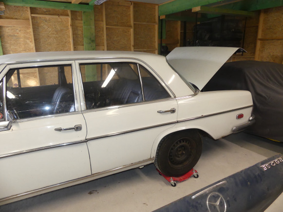 Voiture ancêtre Mercedes-Benz 280S (1972-83.435 km)(VIN: 10801610083599) - سيارة: صورة 4 Voiture ancêtre Mercedes-Benz 280S (1972-83.435 km)(VIN: 10801610083599) - سيارة: صورة 4