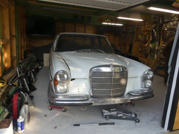 Voiture ancêtre Mercedes-Benz 280S (1972-83.435 km)(VIN: 10801610083599) - سيارة: صورة 1 Voiture ancêtre Mercedes-Benz 280S (1972-83.435 km)(VIN: 10801610083599) - سيارة: صورة 1