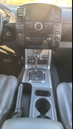 Voiture tout terrain Nissan Navara V6 - سيارة: صورة 4 Voiture tout terrain Nissan Navara V6 - سيارة: صورة 4
