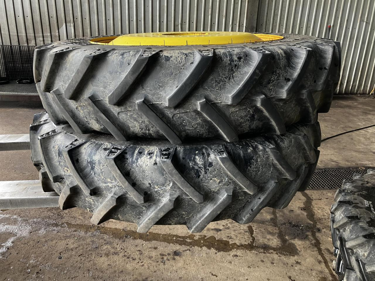 BKT 270/95R32 - إطارات - آلات زراعية: صورة 1 BKT 270/95R32 - إطارات - آلات زراعية: صورة 1