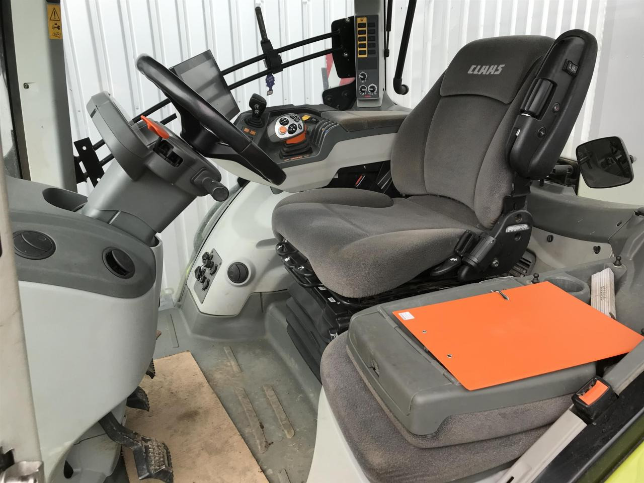 جرار CLAAS Axion 870: صورة 8