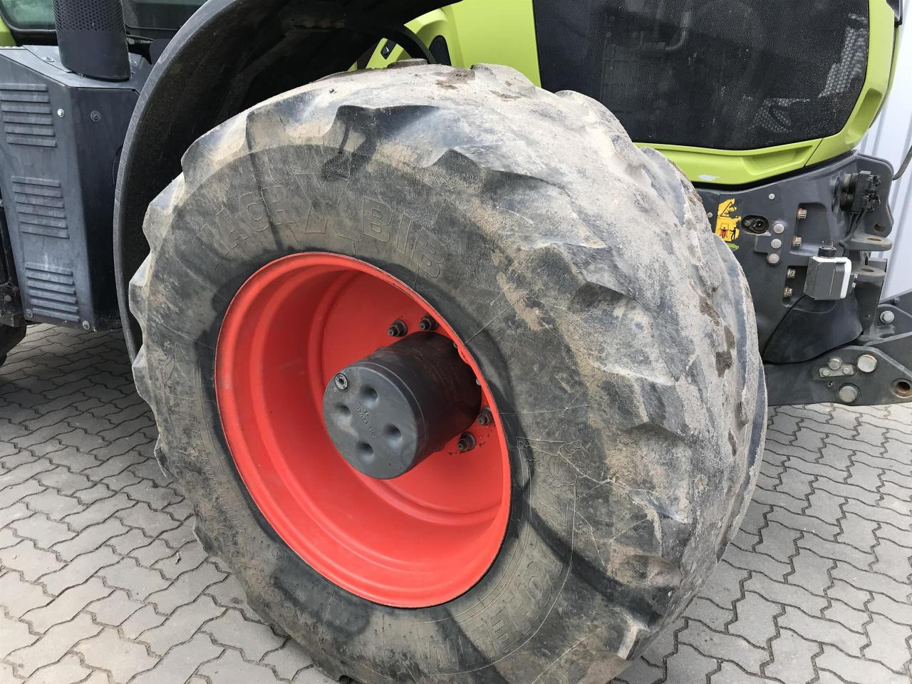 جرار CLAAS Axion 870: صورة 11