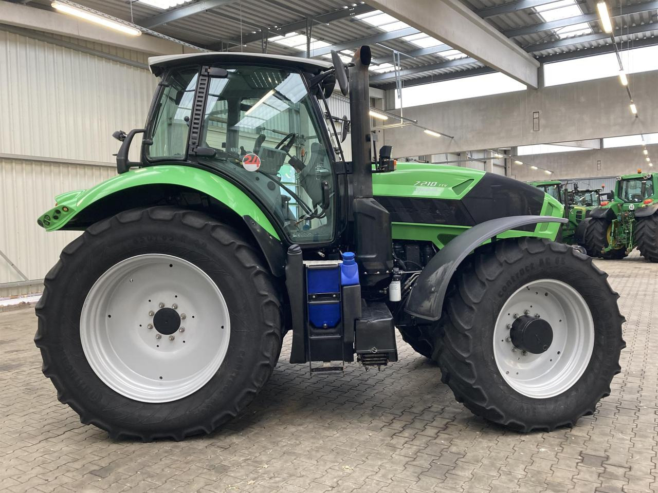 Deutz-Fahr 7210 TTV - جرار: صورة 3 Deutz-Fahr 7210 TTV - جرار: صورة 3