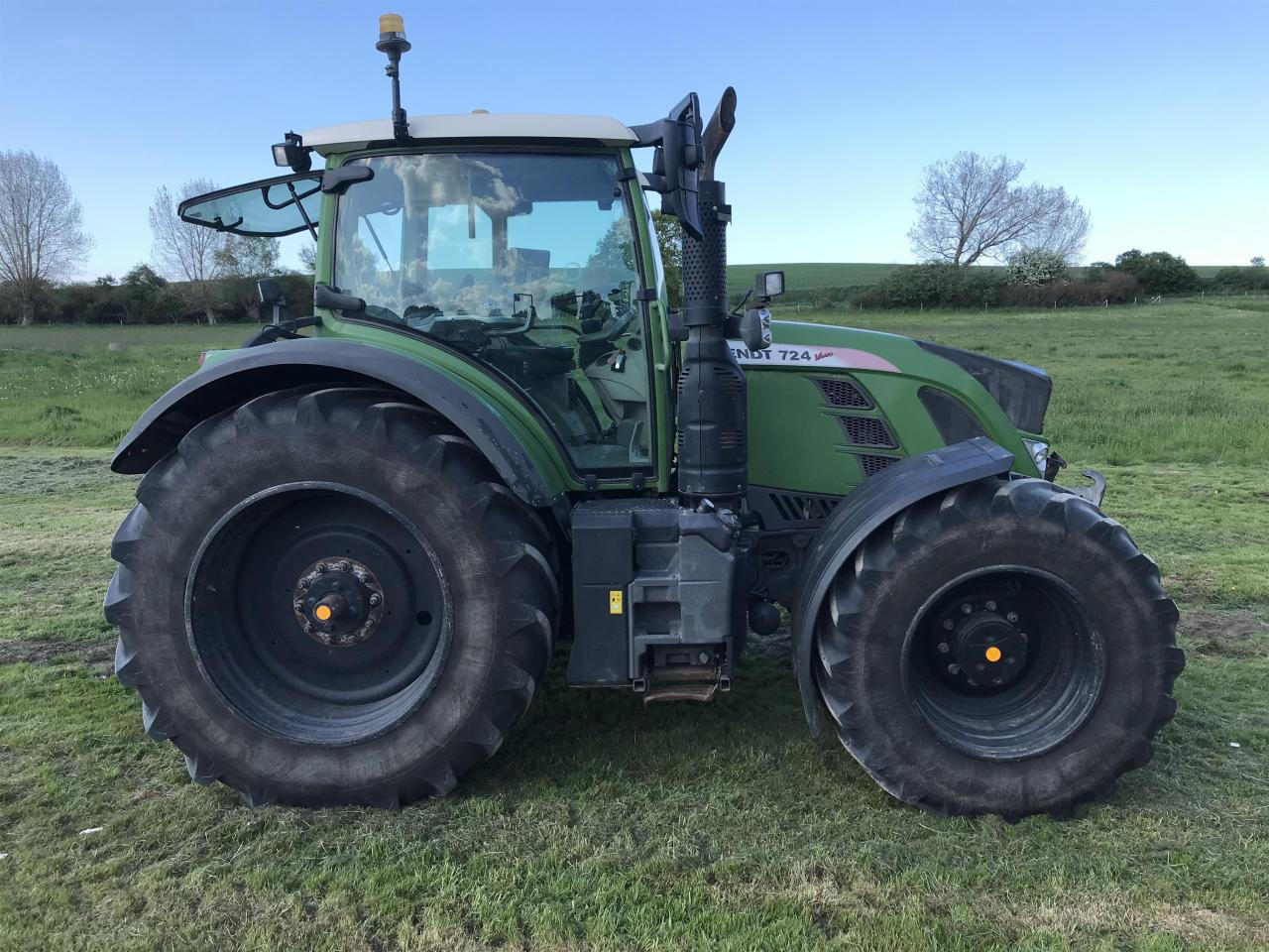 Fendt 724 Vario - جرار: صورة 2 Fendt 724 Vario - جرار: صورة 2