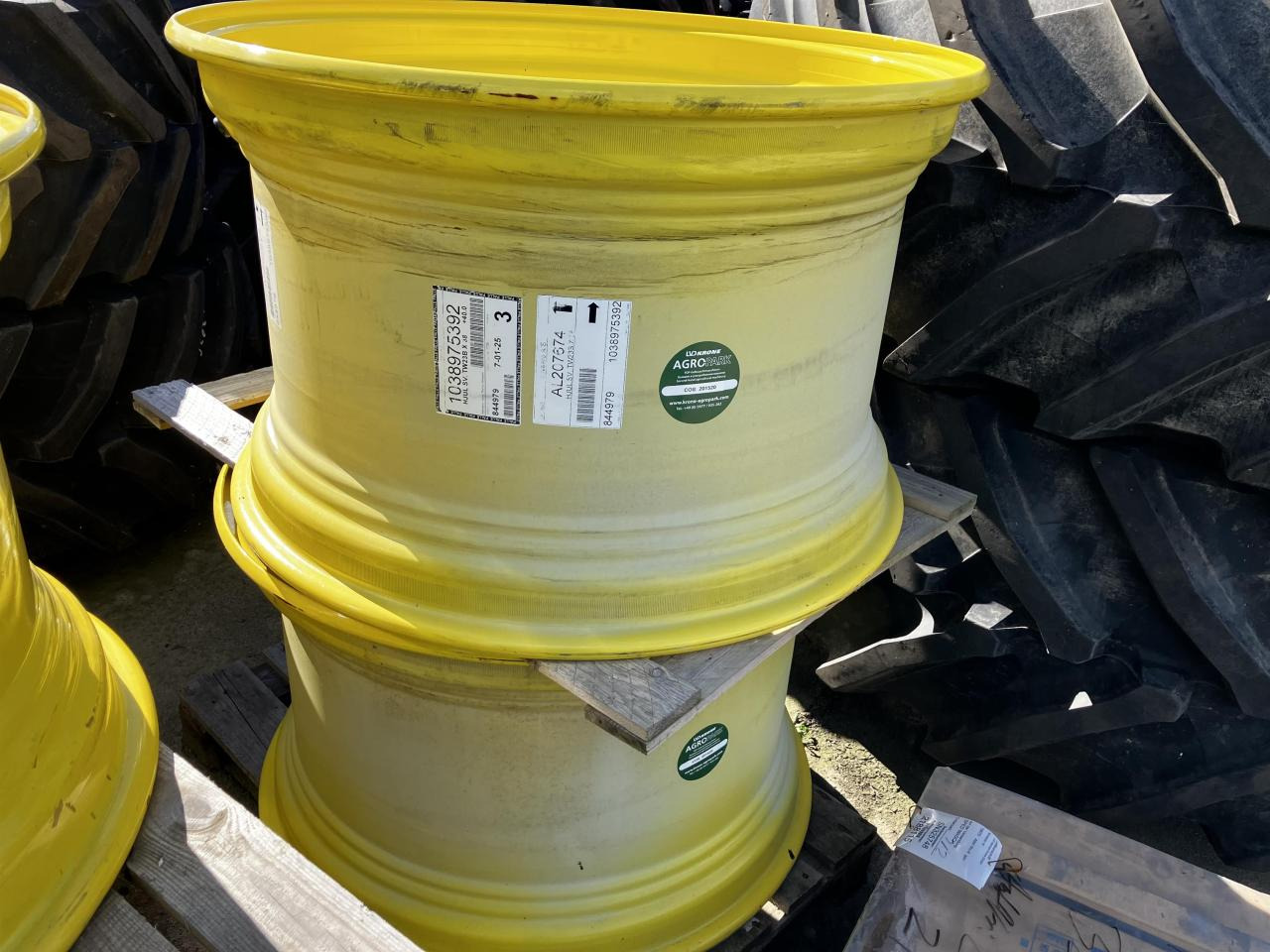 John Deere 23x38 - إطارات - آلات زراعية: صورة 1 John Deere 23x38 - إطارات - آلات زراعية: صورة 1