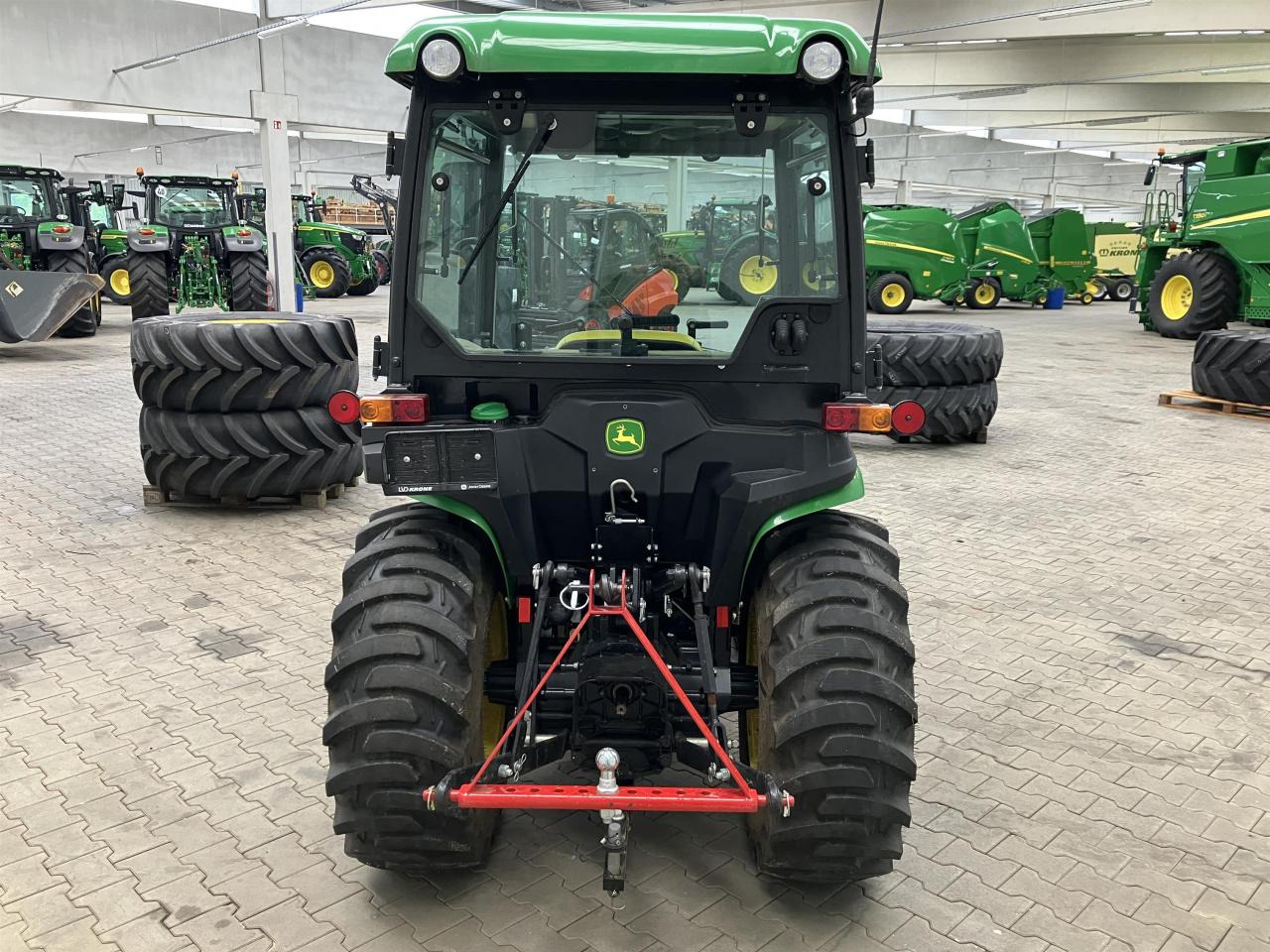 John Deere 3025E - جرار: صورة 4 John Deere 3025E - جرار: صورة 4