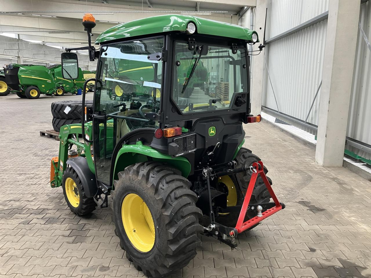 John Deere 3025E - جرار: صورة 3 John Deere 3025E - جرار: صورة 3