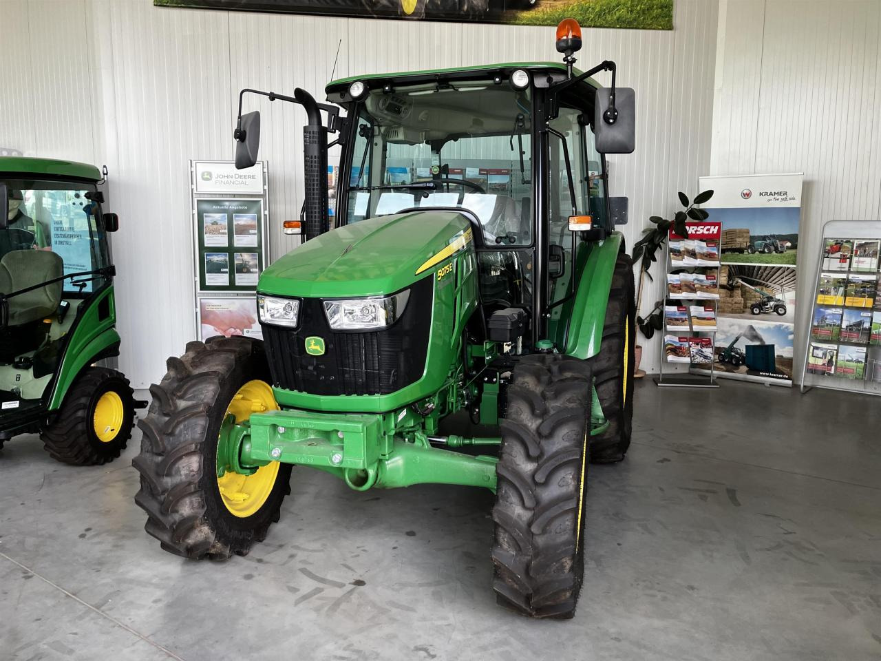 John Deere 5075E - جرار: صورة 1 John Deere 5075E - جرار: صورة 1