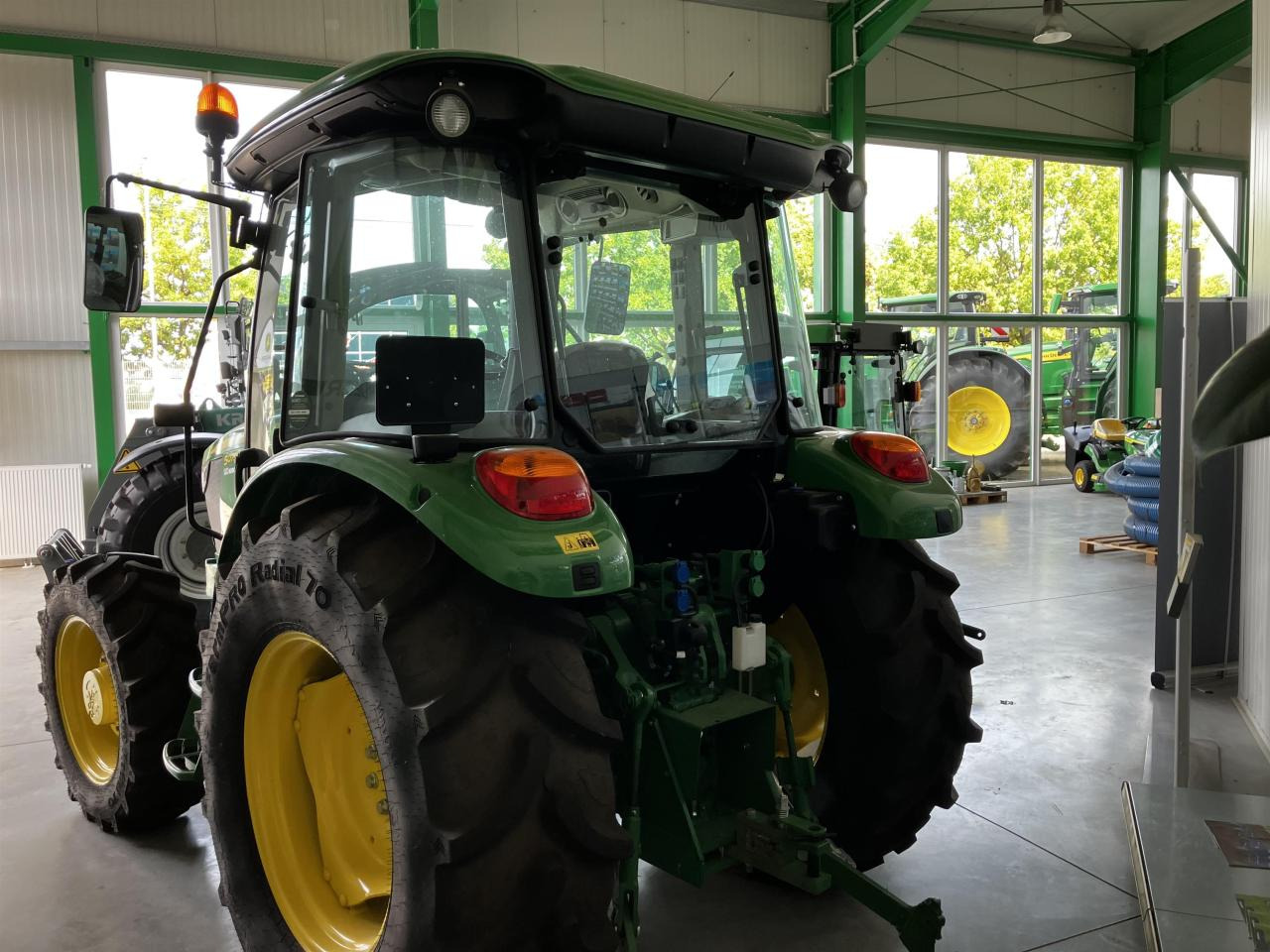John Deere 5075E - جرار: صورة 4 John Deere 5075E - جرار: صورة 4