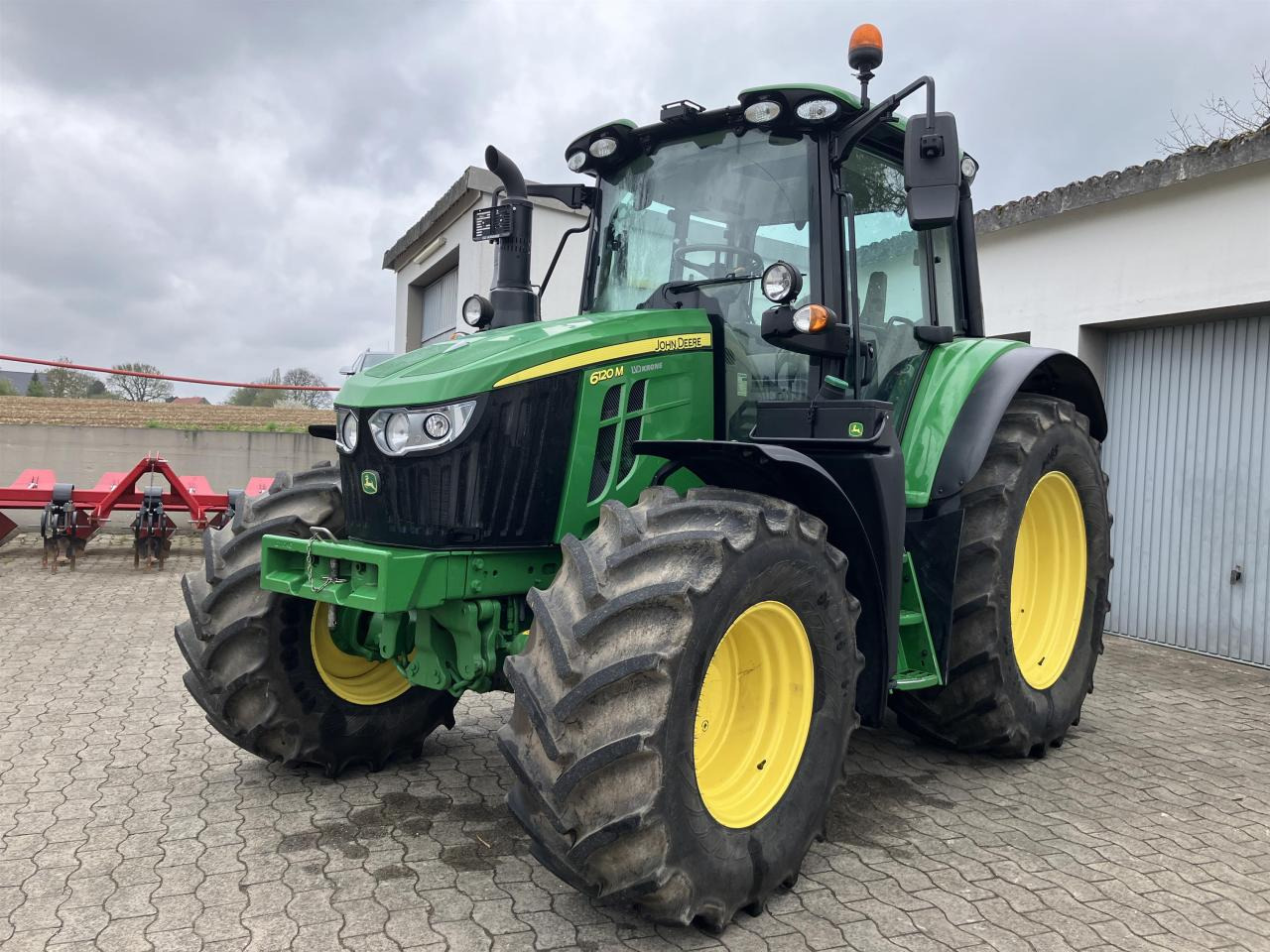 John Deere 6120M - جرار: صورة 2 John Deere 6120M - جرار: صورة 2