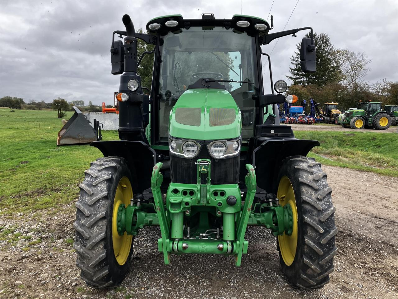 John Deere 6120M - جرار: صورة 2 John Deere 6120M - جرار: صورة 2
