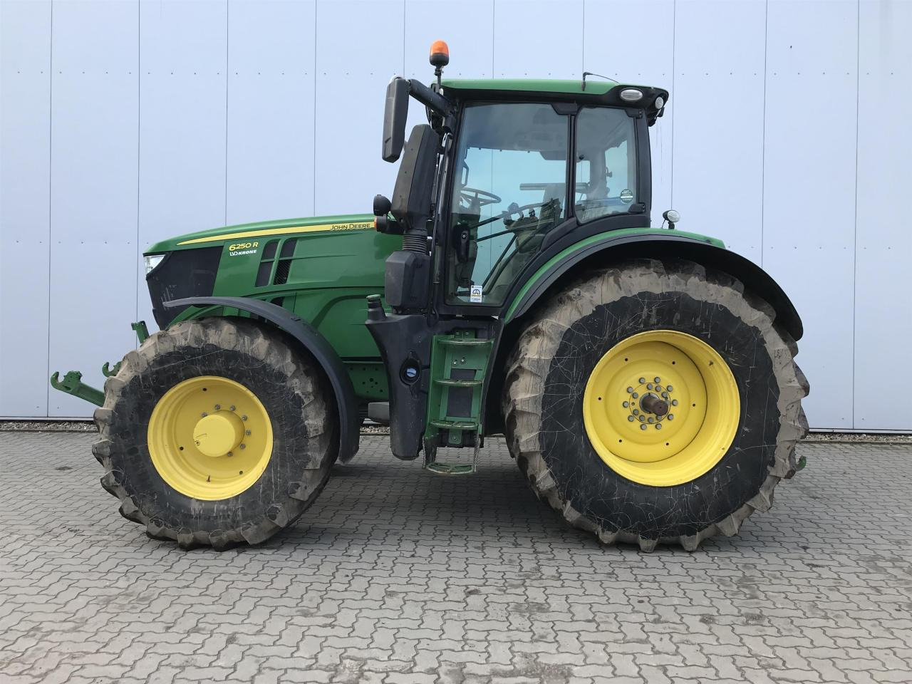 John Deere 6250R - جرار: صورة 1 John Deere 6250R - جرار: صورة 1