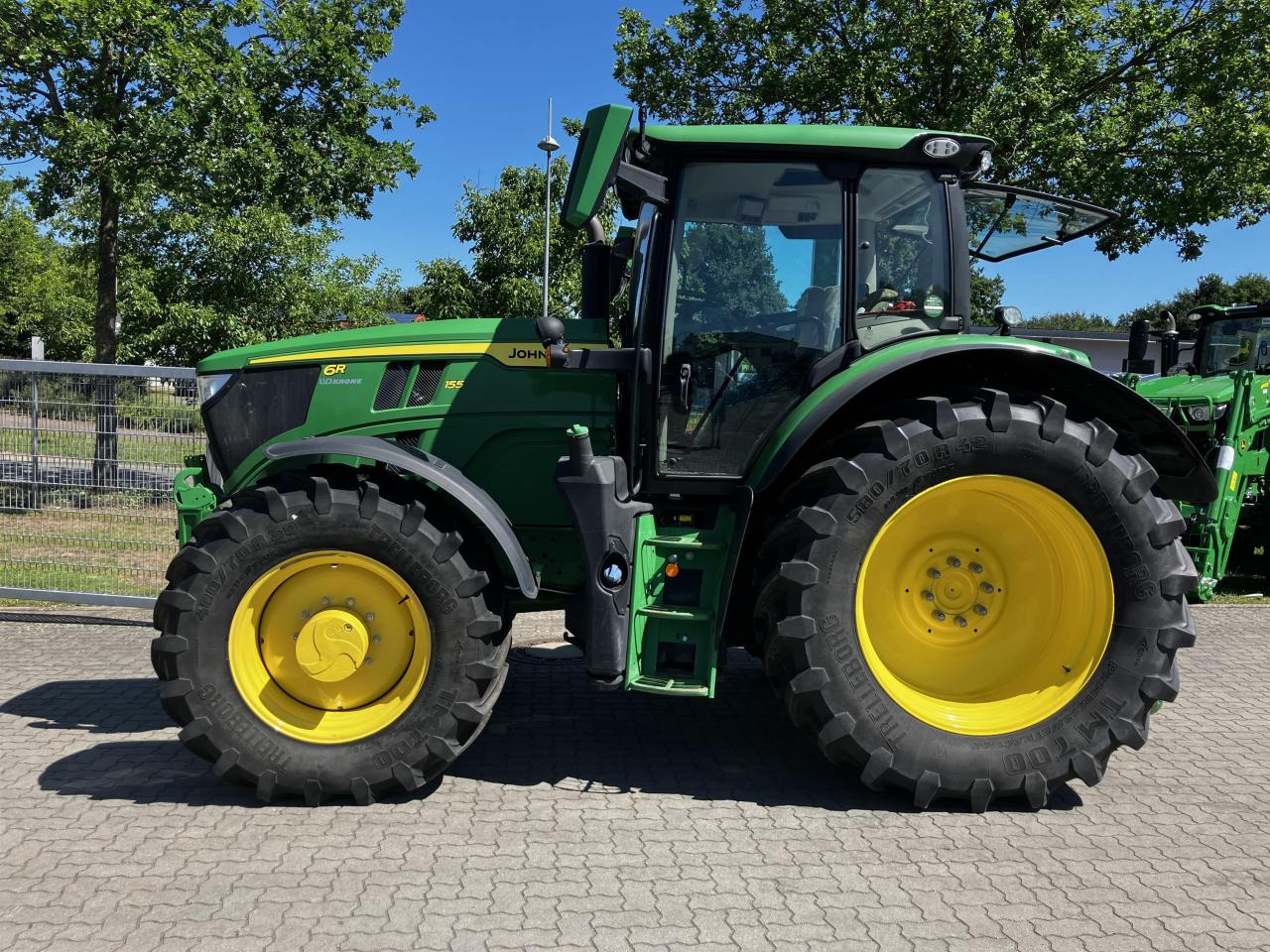 John Deere 6R 155 - جرار: صورة 1 John Deere 6R 155 - جرار: صورة 1