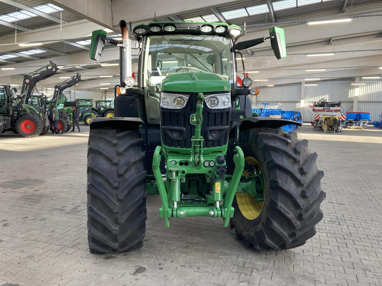 John Deere 6R 185 - جرار: صورة 4 John Deere 6R 185 - جرار: صورة 4