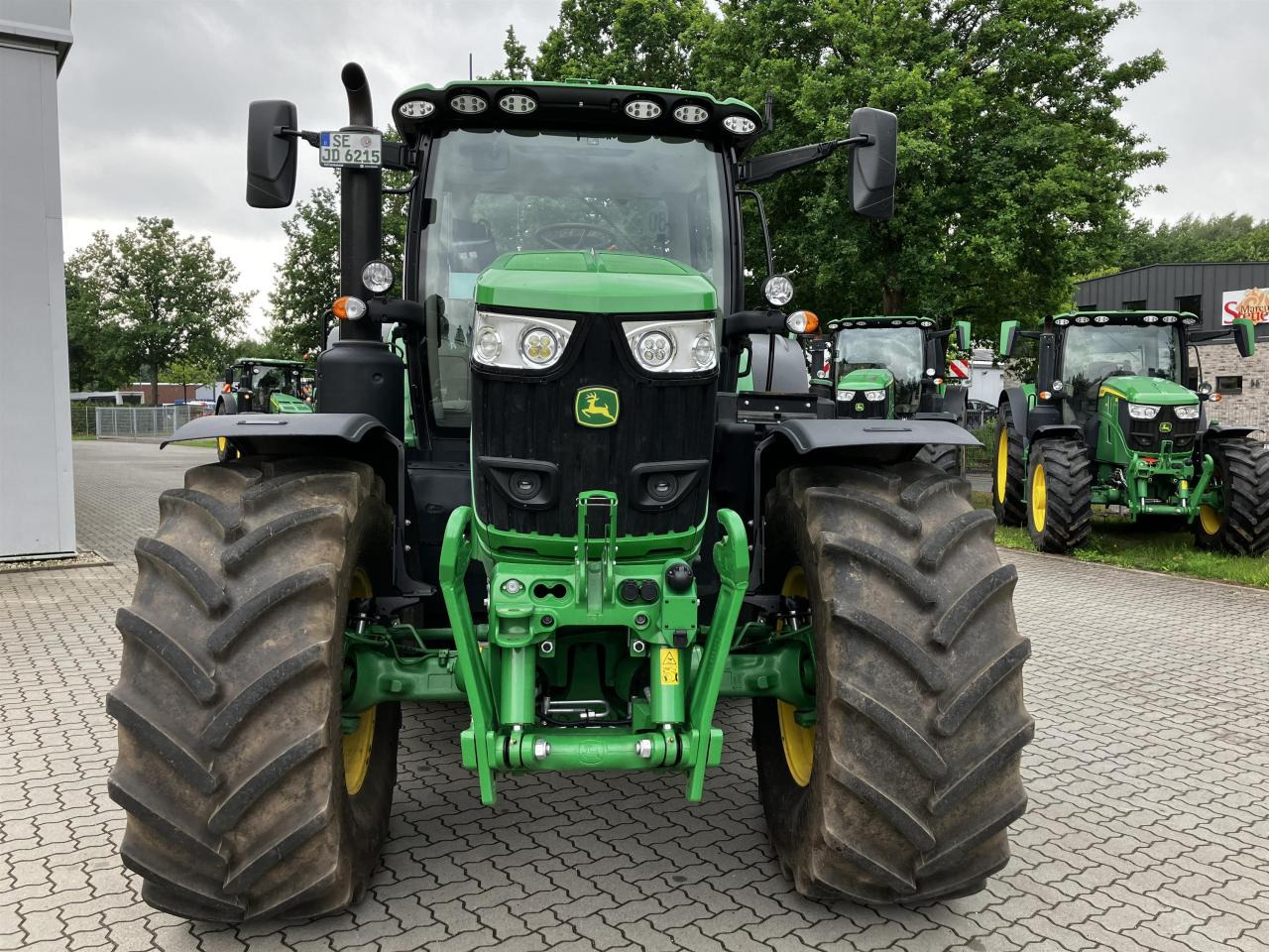 John Deere 6R 215 - جرار: صورة 2 John Deere 6R 215 - جرار: صورة 2