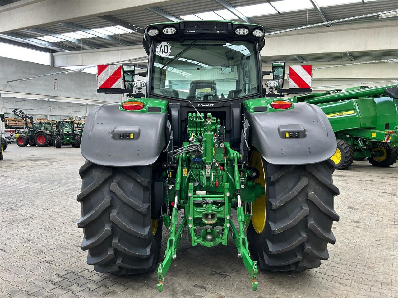 John Deere 6R 215 - جرار: صورة 3 John Deere 6R 215 - جرار: صورة 3