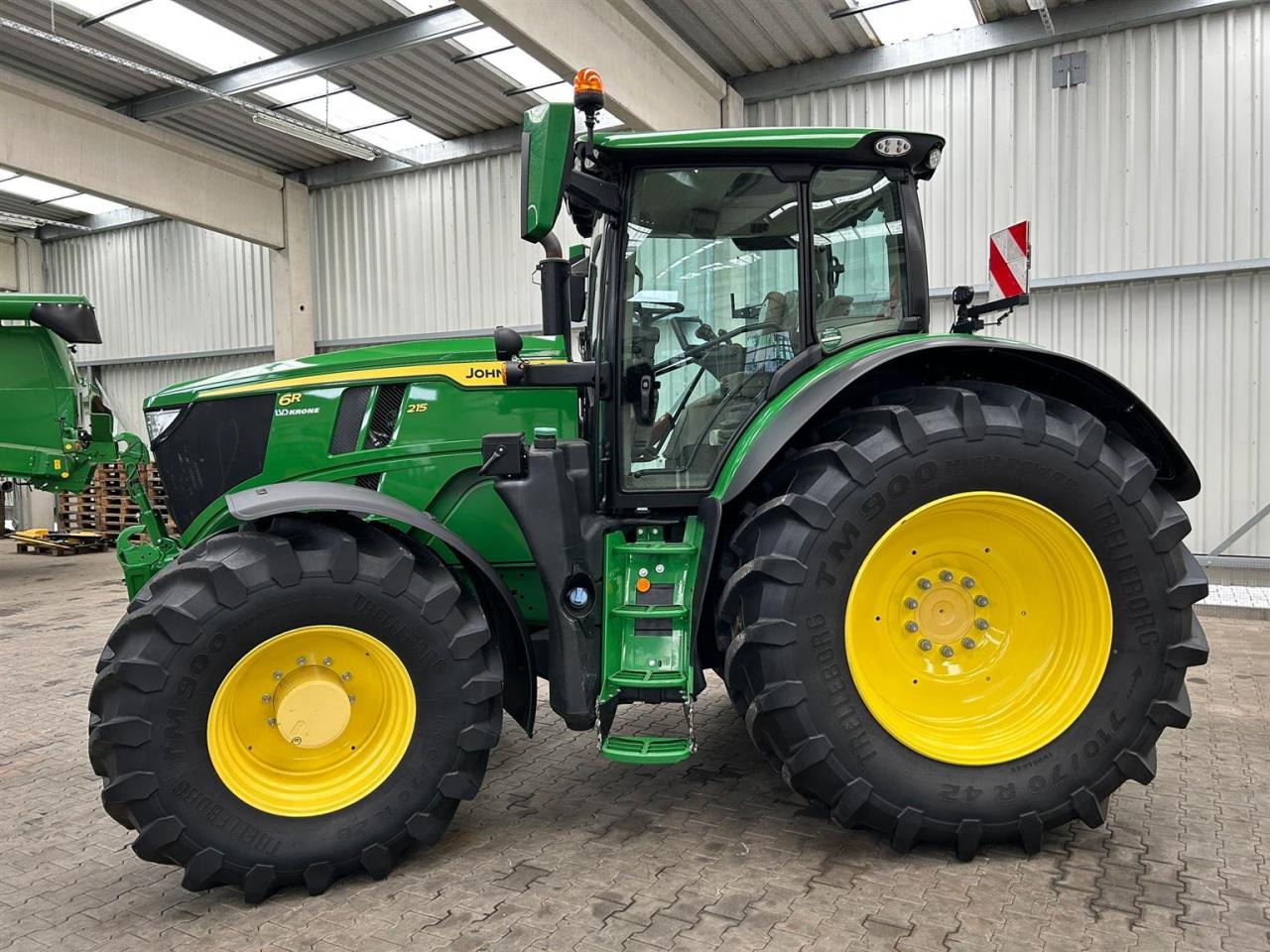 John Deere 6R 215 - جرار: صورة 4 John Deere 6R 215 - جرار: صورة 4