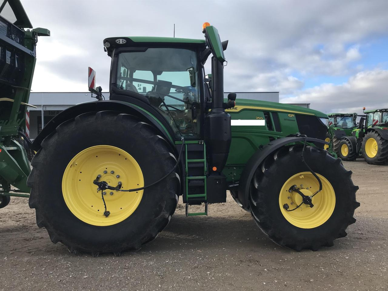 John Deere 6R 250 - جرار: صورة 2 John Deere 6R 250 - جرار: صورة 2