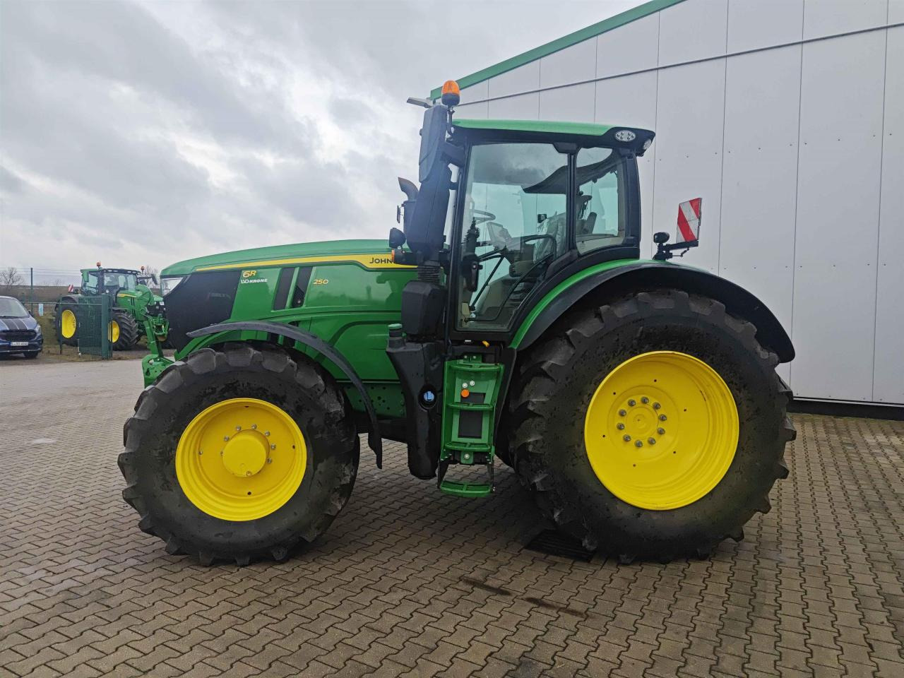 John Deere 6R 250 - جرار: صورة 4 John Deere 6R 250 - جرار: صورة 4