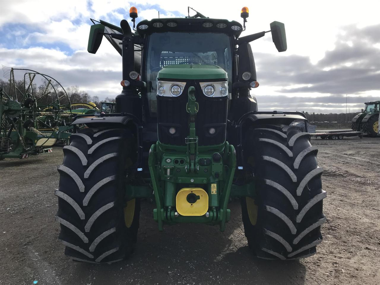 John Deere 6R 250 - جرار: صورة 3 John Deere 6R 250 - جرار: صورة 3