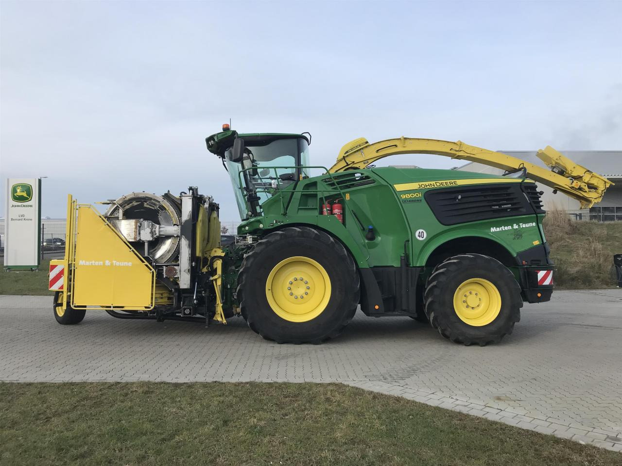 John Deere 9800 - حصادة الأعلاف: صورة 1 John Deere 9800 - حصادة الأعلاف: صورة 1