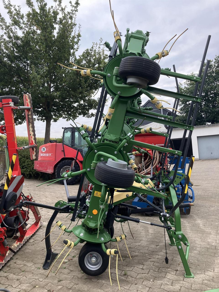 Krone Vendro 1020 - نشارة الدريس/ شوكة جرف: صورة 3 Krone Vendro 1020 - نشارة الدريس/ شوكة جرف: صورة 3