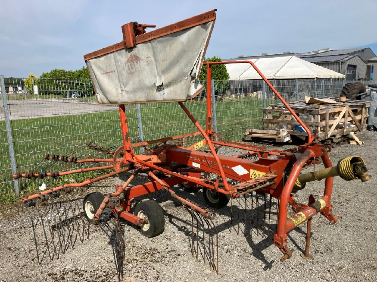 Kuhn GA 4311 GM - نشارة الدريس/ شوكة جرف: صورة 2 Kuhn GA 4311 GM - نشارة الدريس/ شوكة جرف: صورة 2