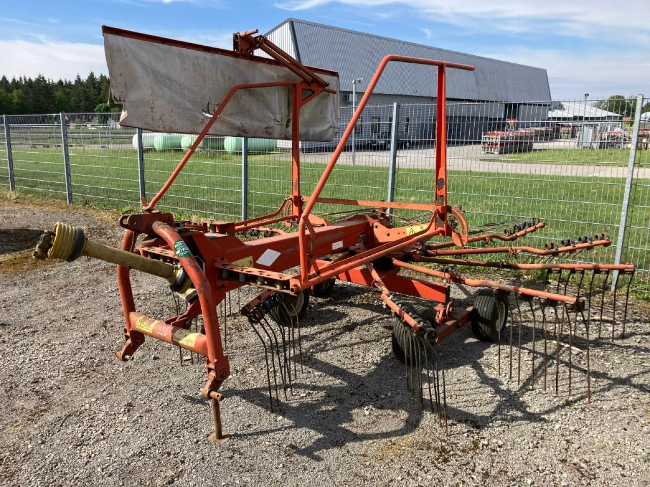 Kuhn GA 4311 GM - نشارة الدريس/ شوكة جرف: صورة 1 Kuhn GA 4311 GM - نشارة الدريس/ شوكة جرف: صورة 1