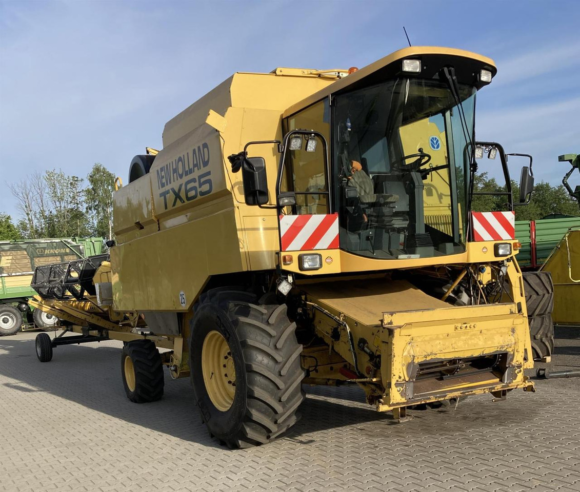New Holland TX 65 Plus - حصادة: صورة 1 New Holland TX 65 Plus - حصادة: صورة 1