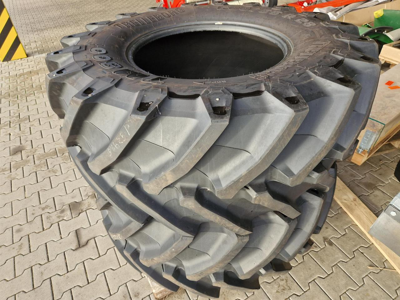 Trelleborg 600/65R28 - إطارات - آلات زراعية: صورة 1 Trelleborg 600/65R28 - إطارات - آلات زراعية: صورة 1