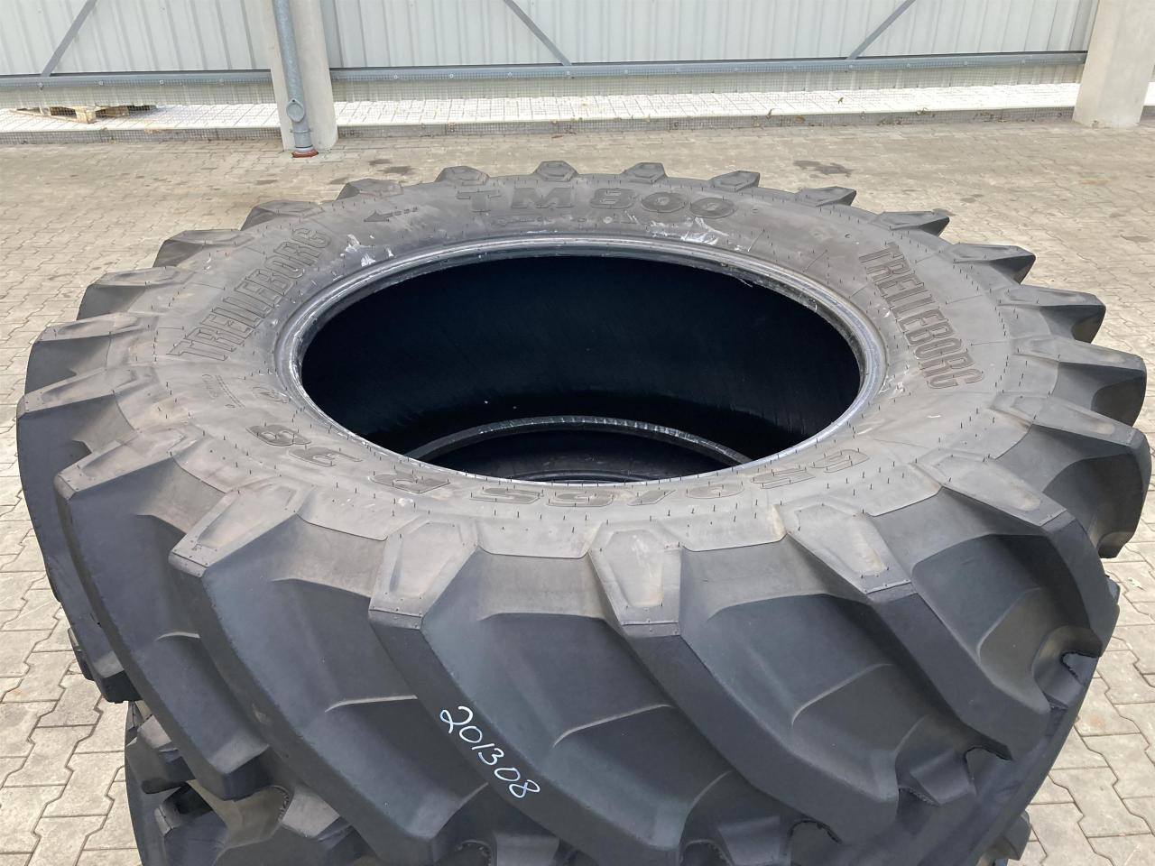Trelleborg 650/65R38 - إطارات - آلات زراعية: صورة 2 Trelleborg 650/65R38 - إطارات - آلات زراعية: صورة 2