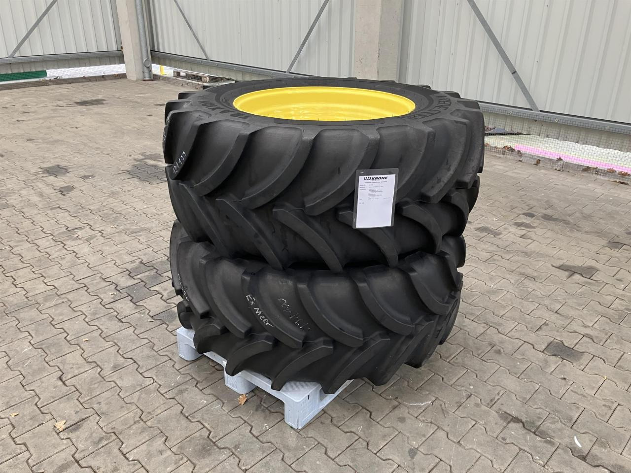 Vredestein 540/65R30 - إطارات - آلات زراعية: صورة 1 Vredestein 540/65R30 - إطارات - آلات زراعية: صورة 1