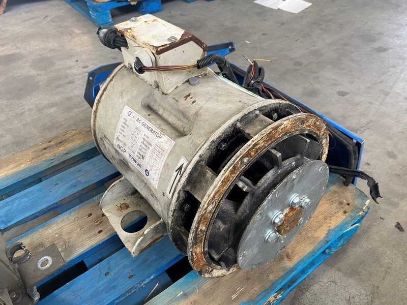 AC Generator 20 KVA generatordeel Alternator - مجموعة المولد: صورة 2 AC Generator 20 KVA generatordeel Alternator - مجموعة المولد: صورة 2