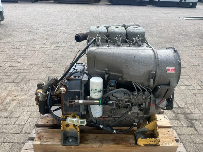 Deutz F3L 912 Motor 3 cilinder 38 kW 52 PK Diesel Motor - محرك - معدات المناولة: صورة 1 Deutz F3L 912 Motor 3 cilinder 38 kW 52 PK Diesel Motor - محرك - معدات المناولة: صورة 1