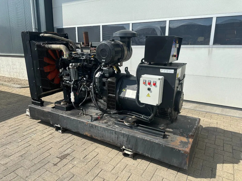 Himoinsa Iveco NEF 60 TE2 Stamford 200 kVA generatorset - مجموعة المولد: صورة 3 Himoinsa Iveco NEF 60 TE2 Stamford 200 kVA generatorset - مجموعة المولد: صورة 3