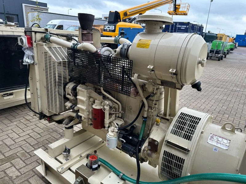 Iveco 8361 SRI 25.06 A550 Leroy Somer 230 kVA generatorset ex Emergency ! 136 hours - مجموعة المولد: صورة 4 Iveco 8361 SRI 25.06 A550 Leroy Somer 230 kVA generatorset ex Emergency ! 136 hours - مجموعة المولد: صورة 4